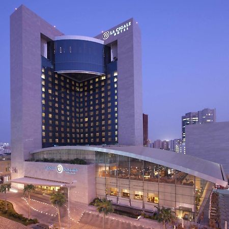 La Cigale Hotel Managed By Accor Doha Dış mekan fotoğraf The hotel at night