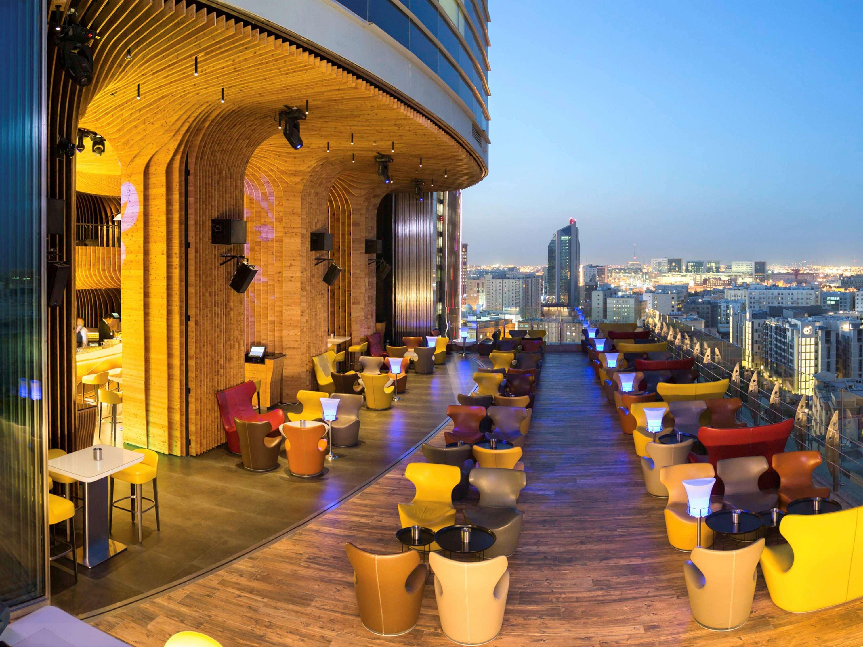 La Cigale Hotel Managed By Accor Doha Dış mekan fotoğraf Sky Bar