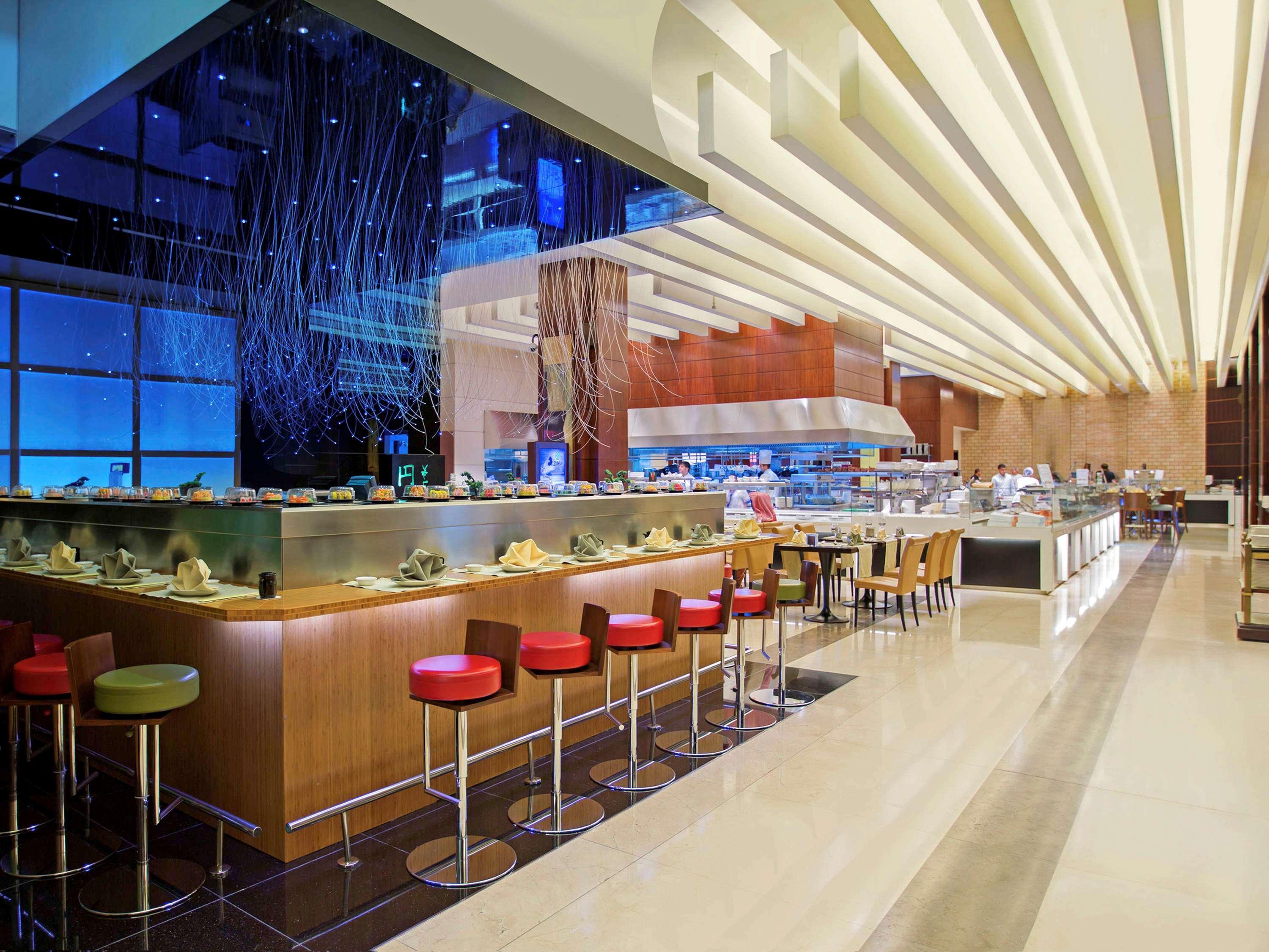 La Cigale Hotel Managed By Accor Doha Dış mekan fotoğraf The buffet at the Atlantis Paradise Island