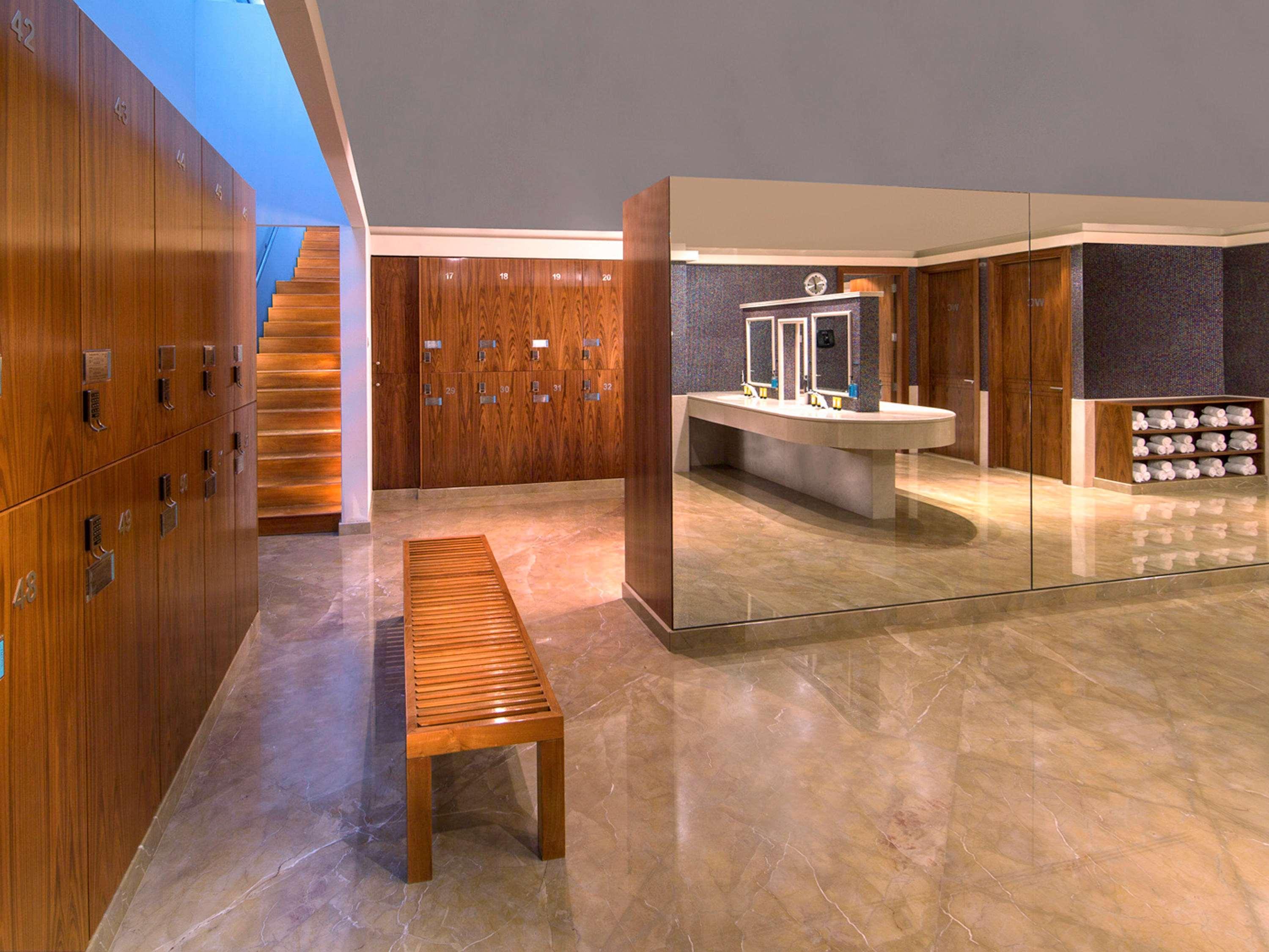 La Cigale Hotel Managed By Accor Doha Dış mekan fotoğraf The locker room at the Four Seasons Hotel, Hong Kong