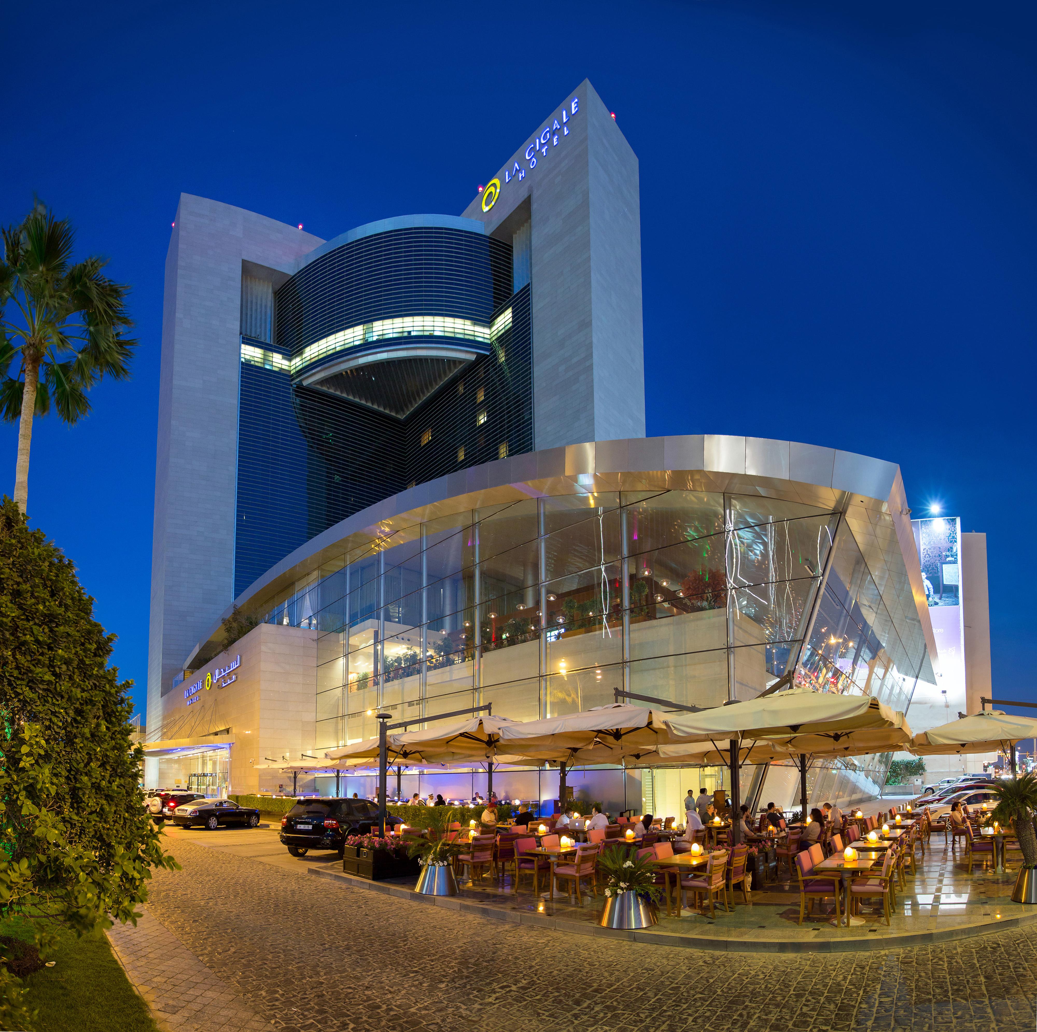 La Cigale Hotel Managed By Accor Doha Dış mekan fotoğraf The hotel at night