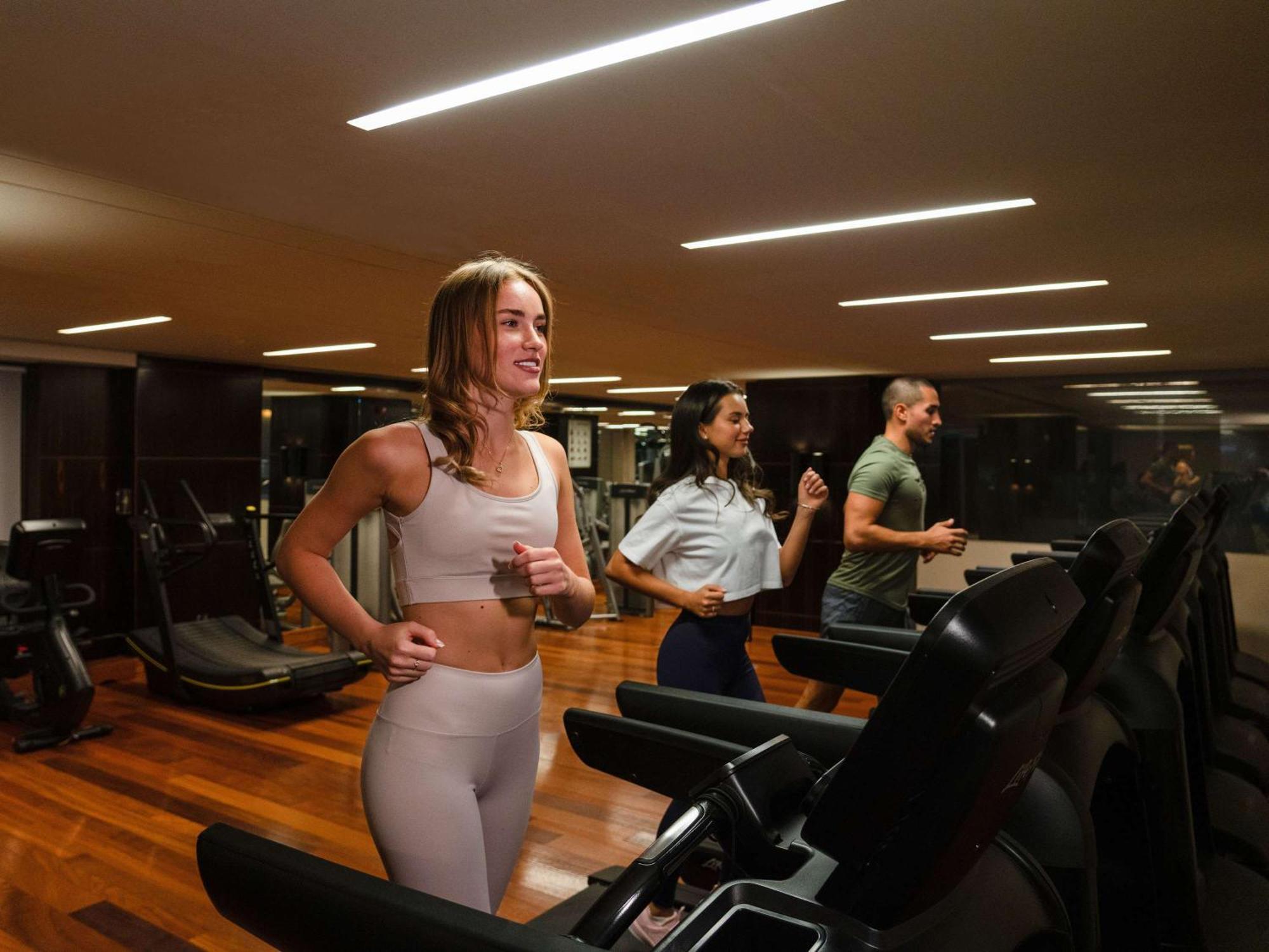 La Cigale Hotel Managed By Accor Doha Dış mekan fotoğraf A treadmill in use