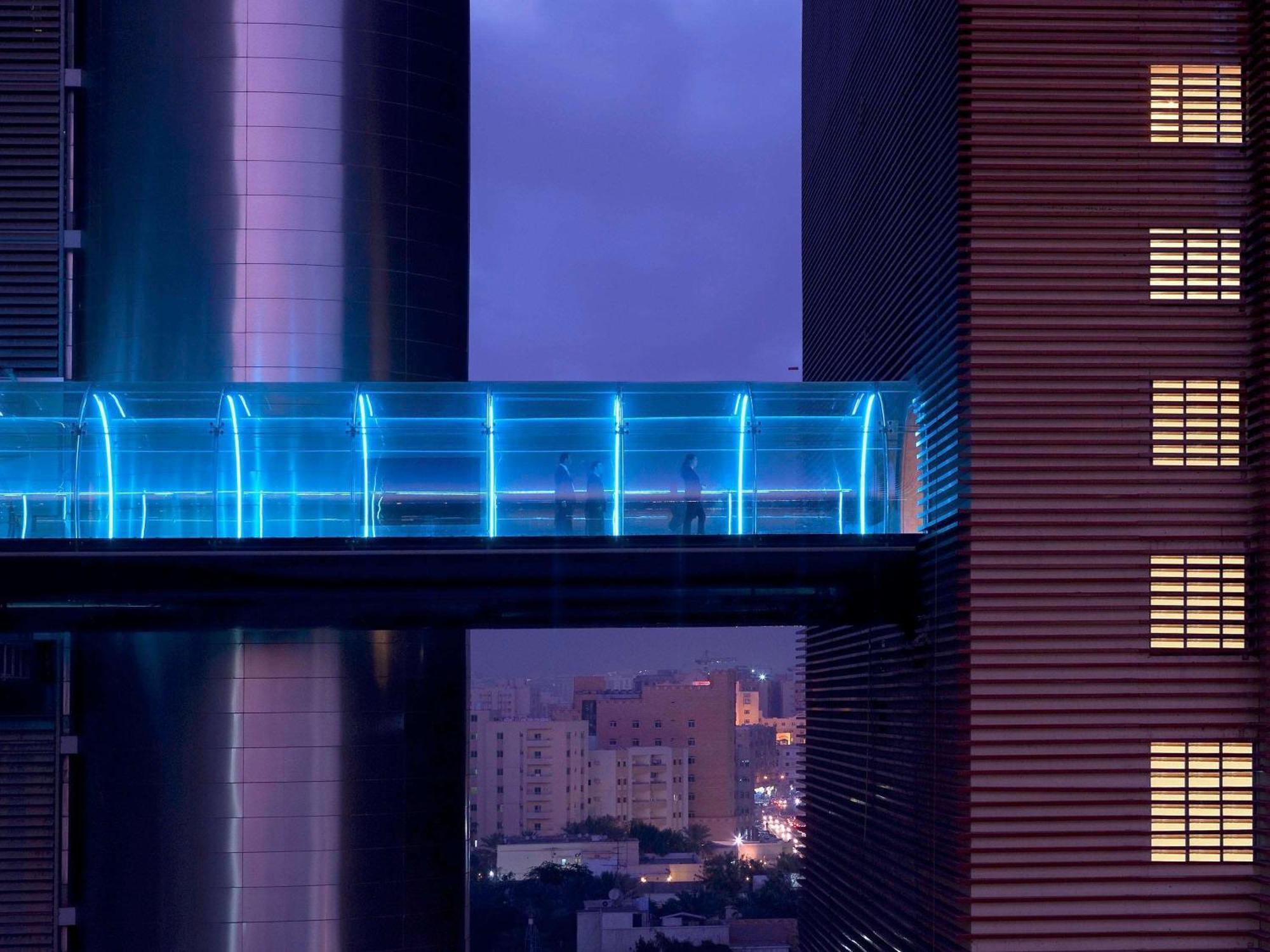 La Cigale Hotel Managed By Accor Doha Dış mekan fotoğraf Skywalk