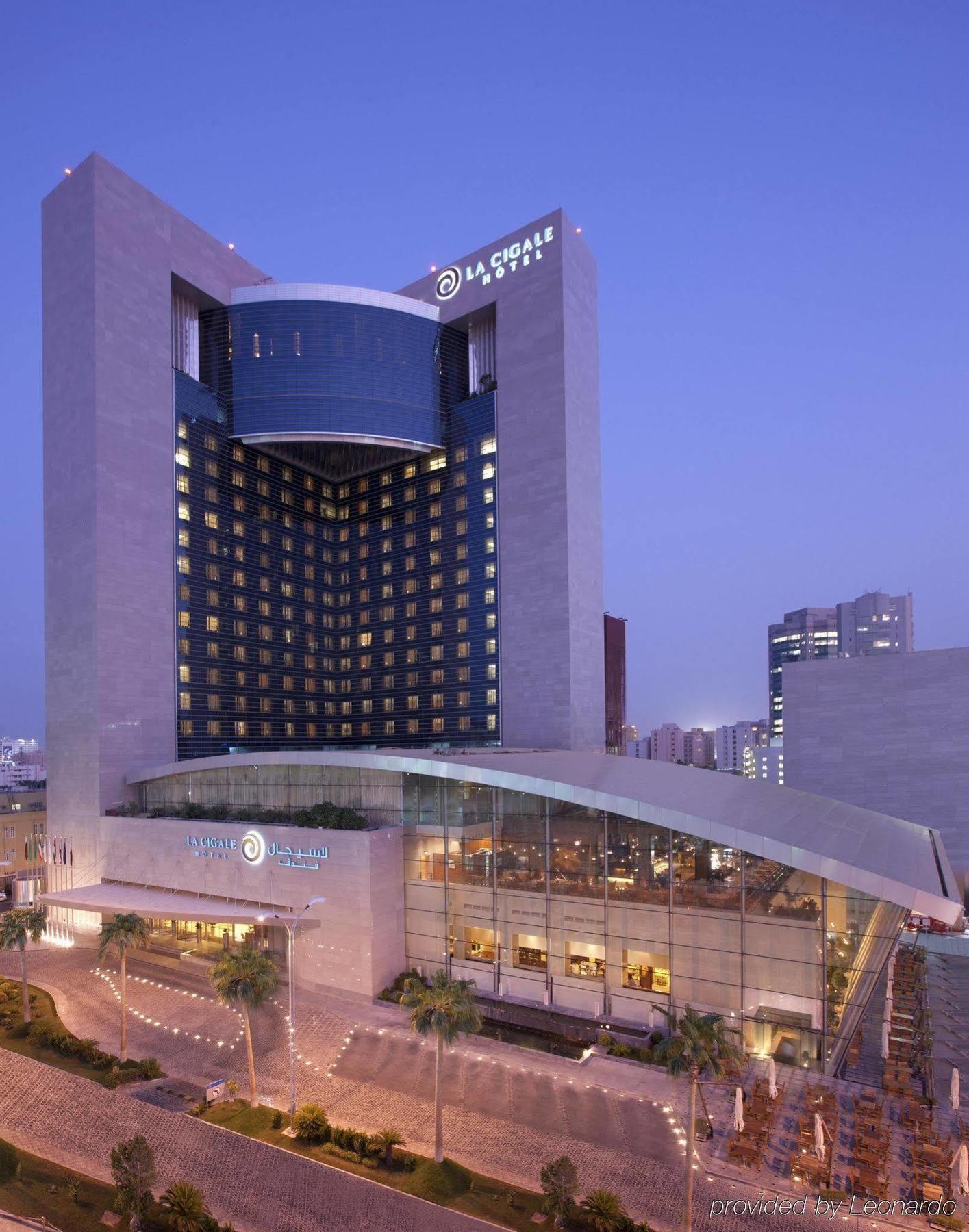 La Cigale Hotel Managed By Accor Doha Dış mekan fotoğraf The hotel at night